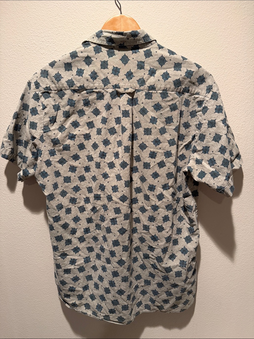 Men's Casual Short-Sleeve Button-Down Shirt — Blue Geometric Print - Picture 3 of 4